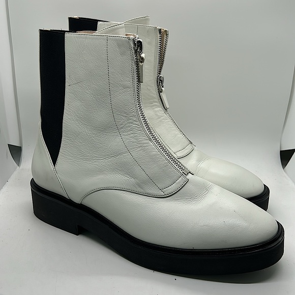 Stuart Weitzman Shoes - Stuart Weitzman White/Black Leather Zip Up Ankle Booties Boots Shoes **Sz 10**